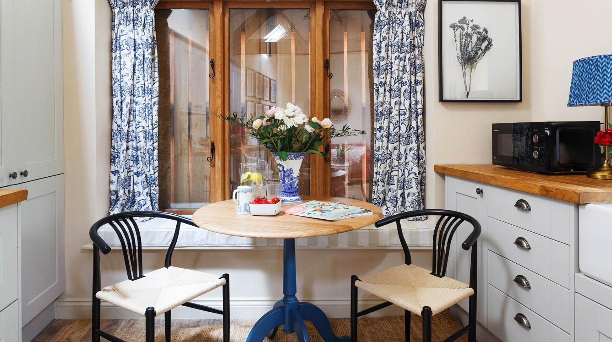 Bright & Beautiful Open Plan Coach House Painswickヴィラ エクステリア 写真