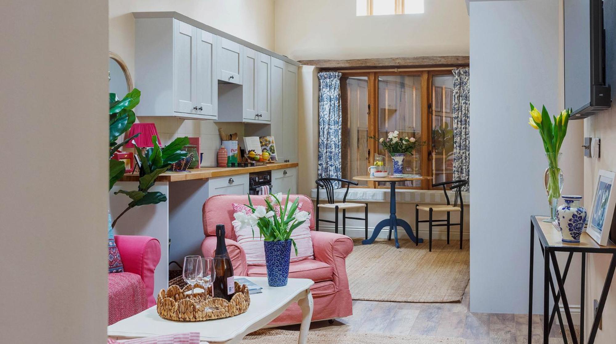 Bright & Beautiful Open Plan Coach House Painswickヴィラ エクステリア 写真