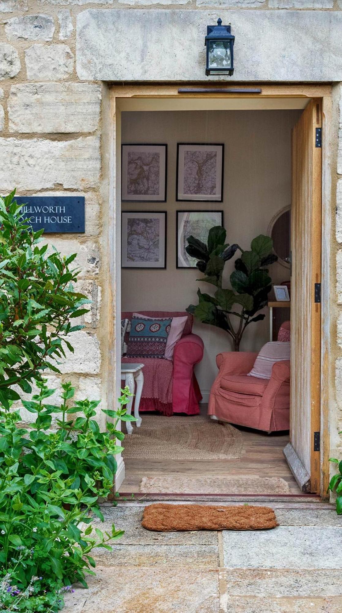 Bright & Beautiful Open Plan Coach House Painswickヴィラ エクステリア 写真